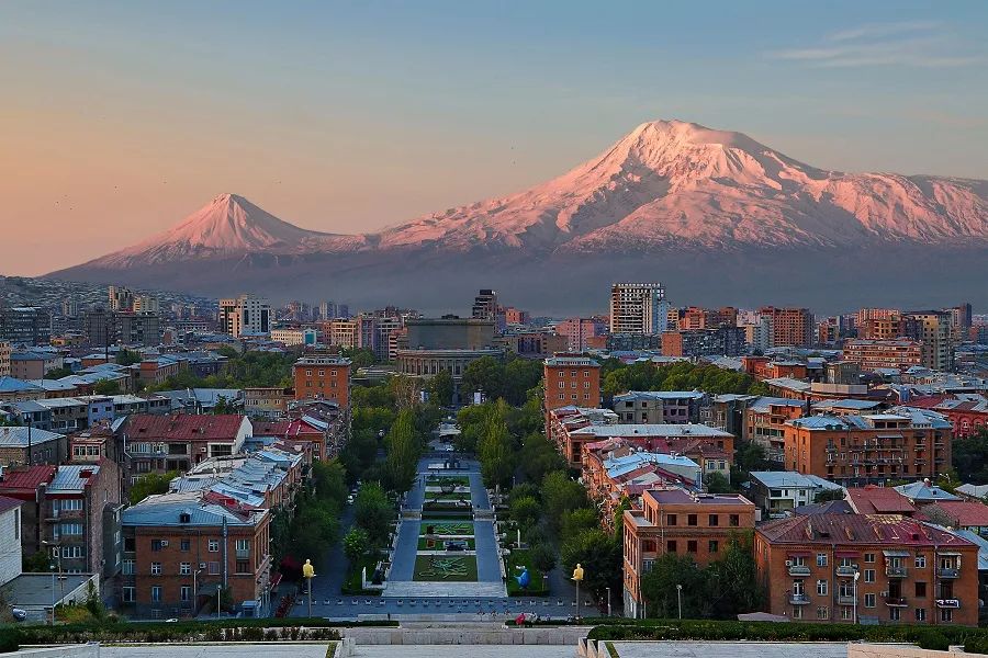 кого поддерживает армения украину или россию