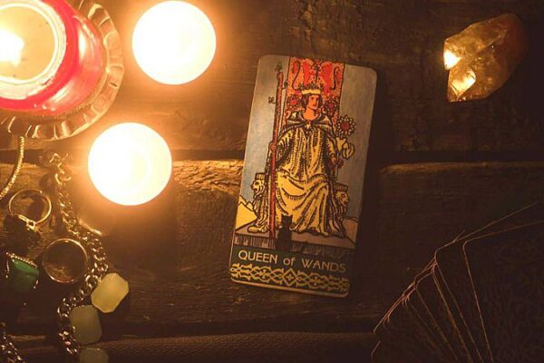 Королева Жезлов как карта дня: что сулит этот Аркан сегодня Королева жезлов карта дня
