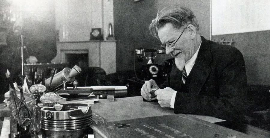 Михаил Иванович Калинин (1875-1946 гг.) – российский революционер, советский государственный и партийный деятель.