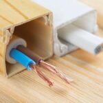 спрятать кабель в квартире с помощью короба