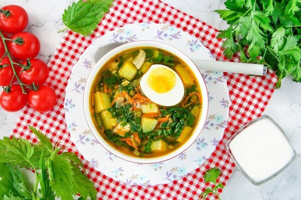 Зелений борщ з кропиви