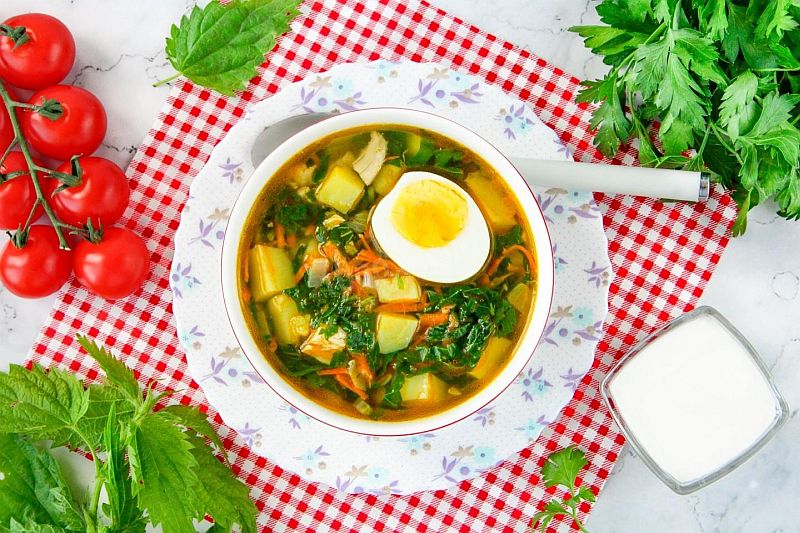 Зелений борщ з кропиви