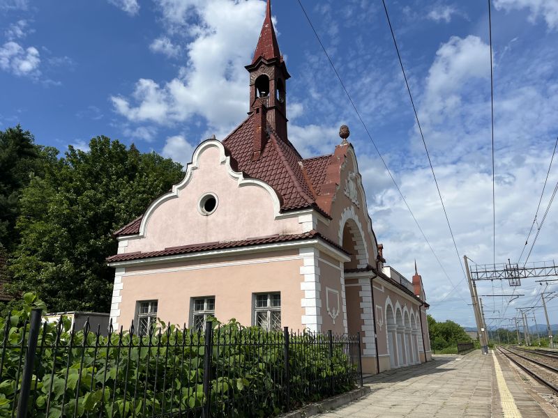 Залізничний вокзал в Карпатах