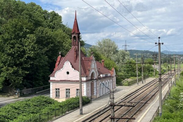 Розклад приміських електричок по станції Карпати